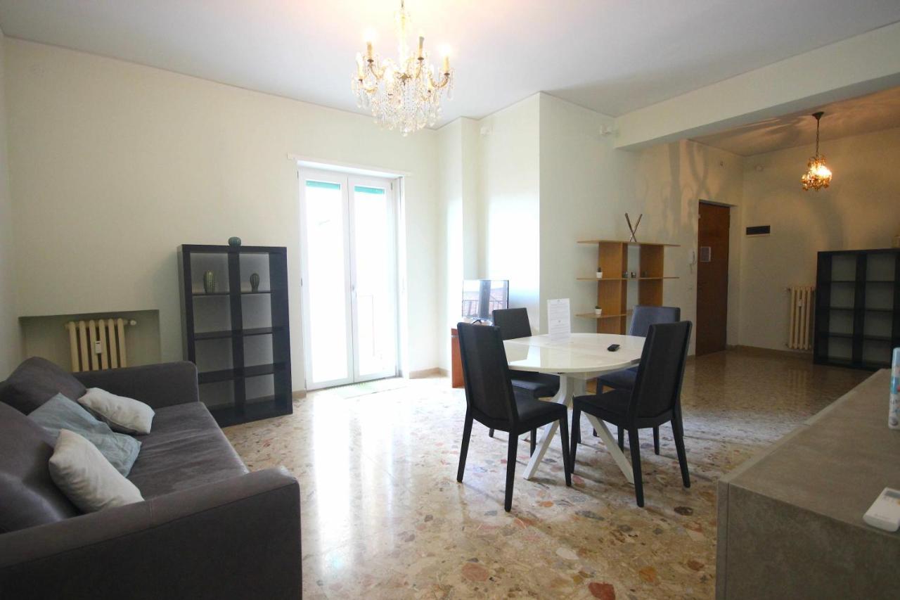 Case Vr Holiday Residenza 2 Di Picche Verona Bagian luar foto